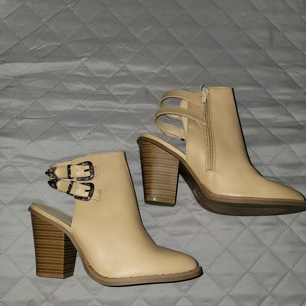 Womens heeled booties